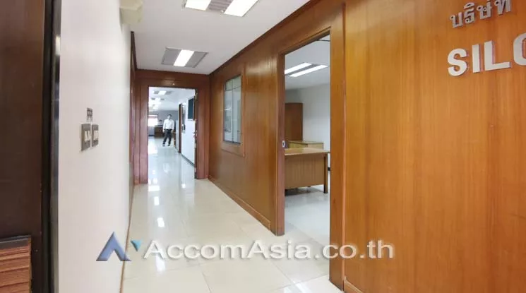 9  Office Space For Rent in Phaholyothin ,Bangkok BTS Ari at Thirapol Building AA14126